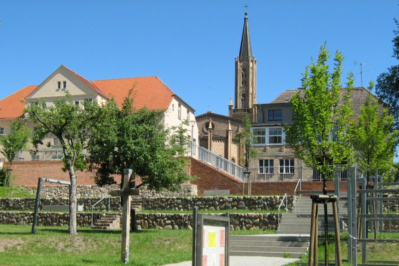 Kanuwanderrastplatz mit Blick auf die Stadtkirche | (c) Stadt Fürstenberg/Havel 2013